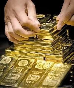 黄金再次迎来直线上升……黄金已经涨了一两年了吧，啥时候才能真正下降啊。回到600