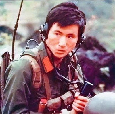1985年，老山战场上，杨启良歼敌18人，转业后却遭地方恶霸刁难，他冷脸道：“我