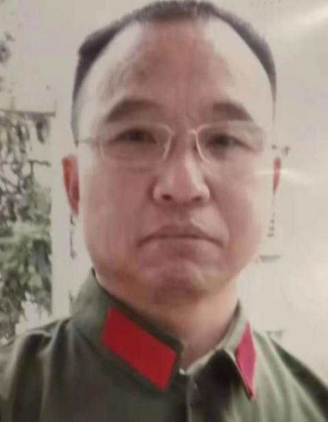 🌞1984年，战士李陶雄中弹牺牲，送葬途中遗体竟两次从车上跌落，护士郑英察