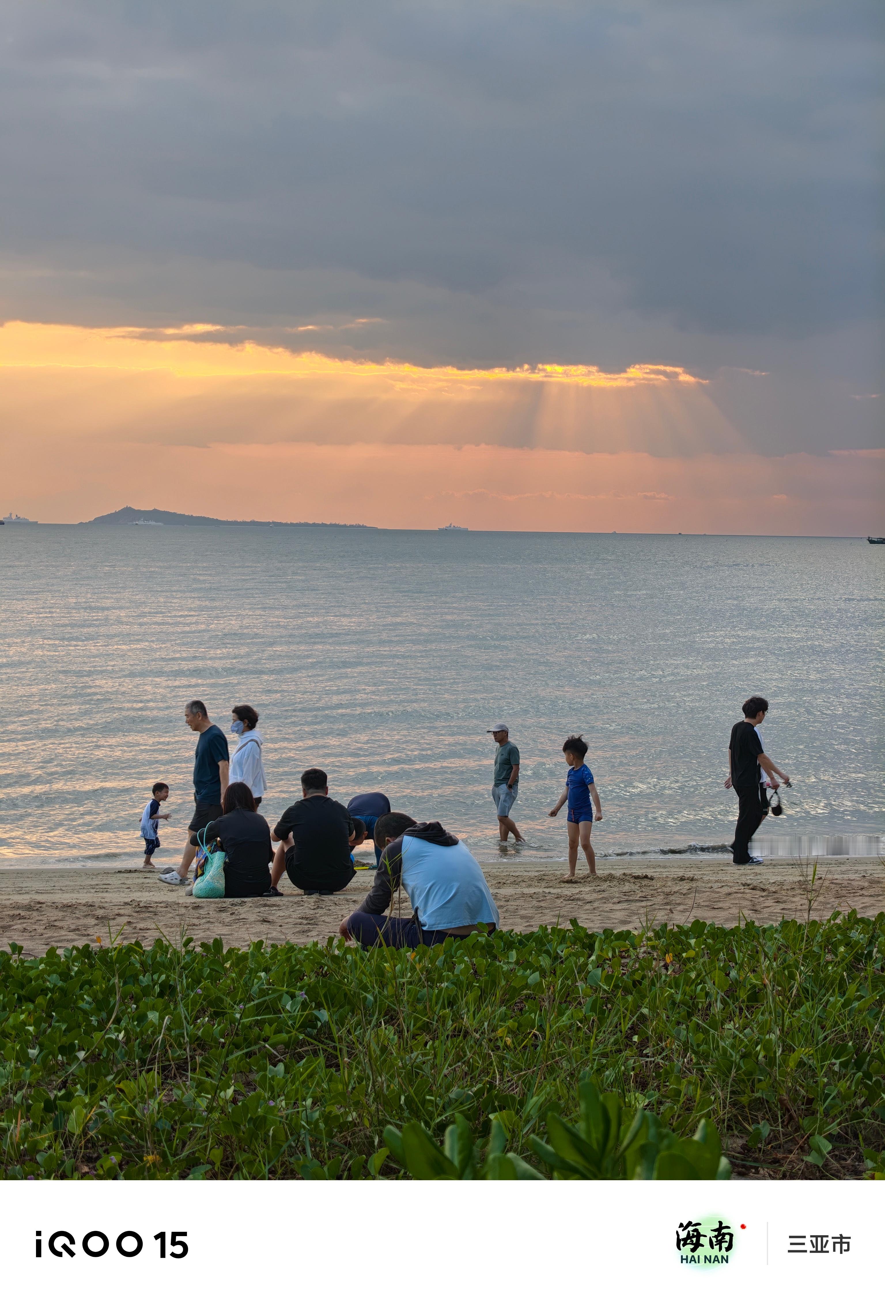 三亚湾日落时分发现丁达尔效应三亚