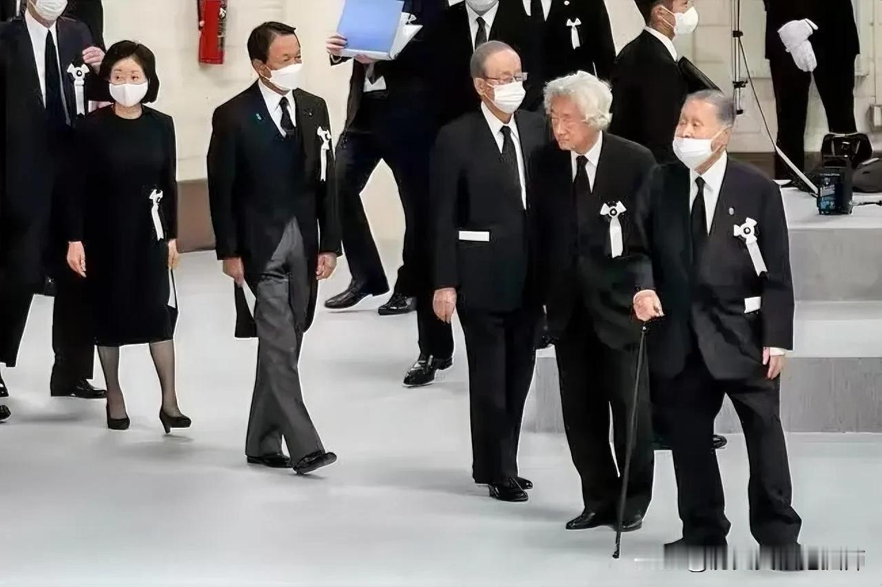 2022年出席安倍葬礼上的森喜朗、小泉纯一郎、福田康夫、麻生太郎！不过，他们的后