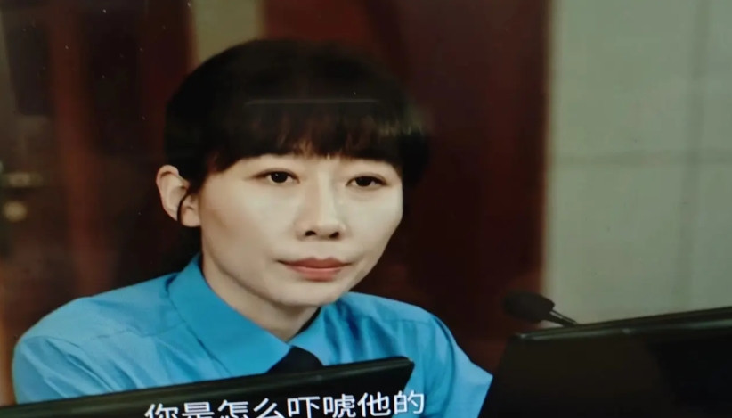 看《无尽的尽头》，发现任素汐是一个很奇怪的存在。她明明不好看，不够白，脸长，眼
