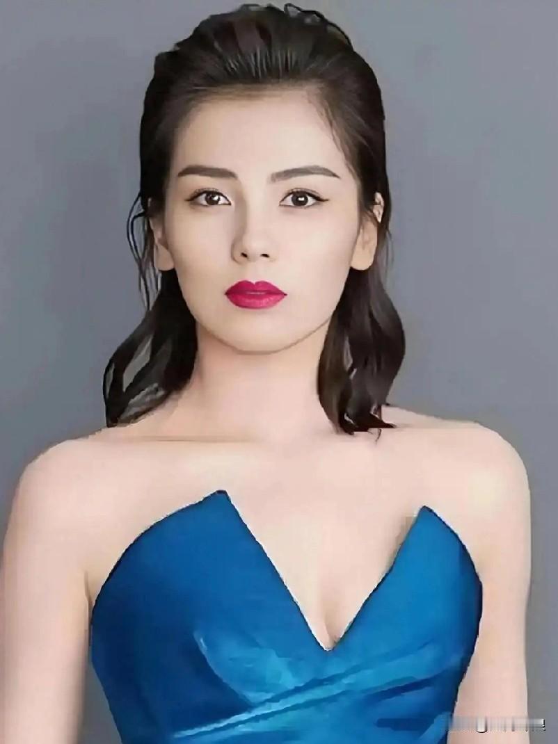 中国诗人为刘涛写的一首“接龙诗”！千锤百炼始到金金涛银波铸精神神采飞扬携