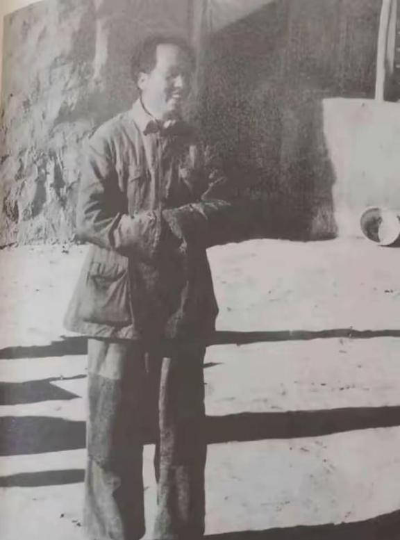 1935年10月19日，中央红军陕甘支队抵达陕北吴起镇，历经一年多时间、纵横11