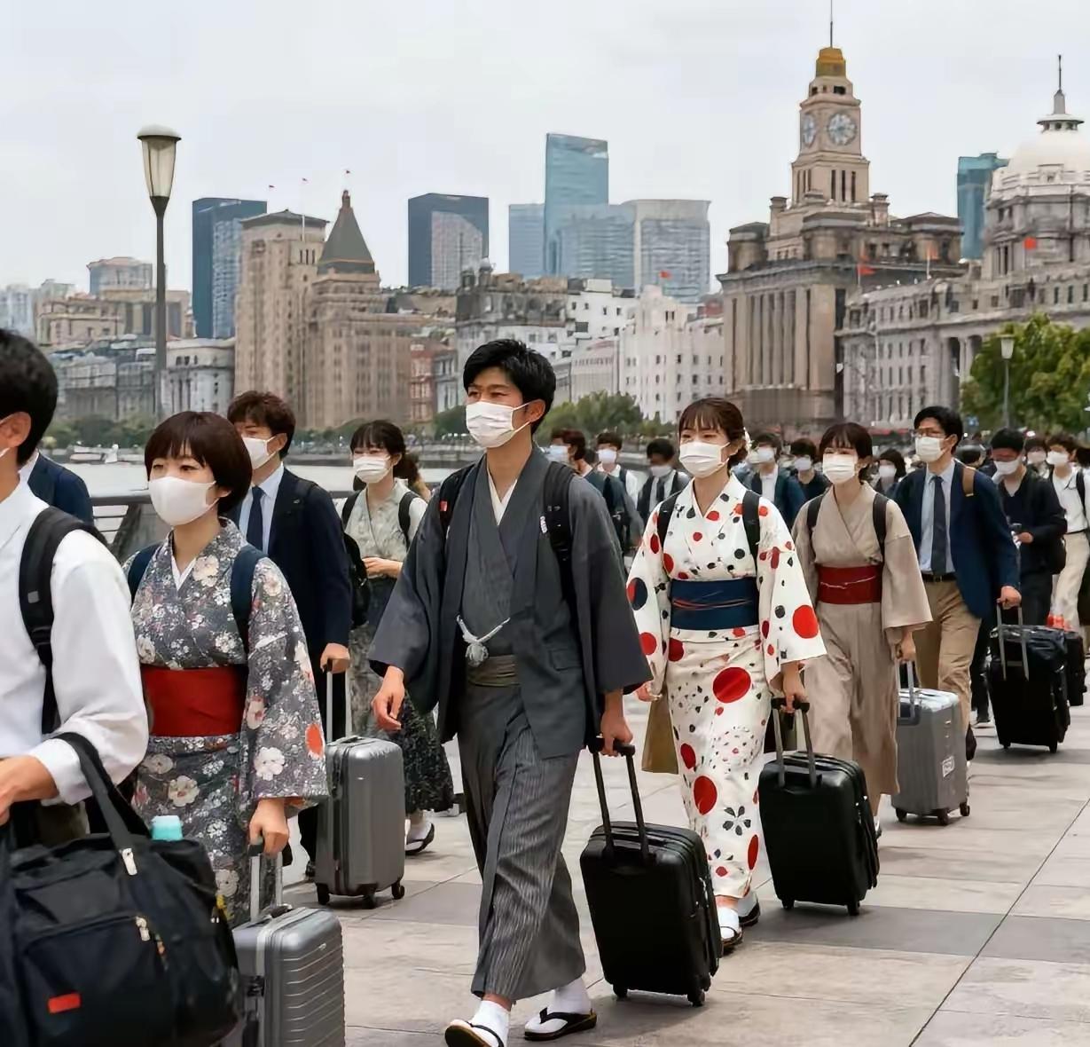 大批日本人离开上海！并非集体撤离古北街头的夜晚，灯火依旧，但熟悉的日语交谈