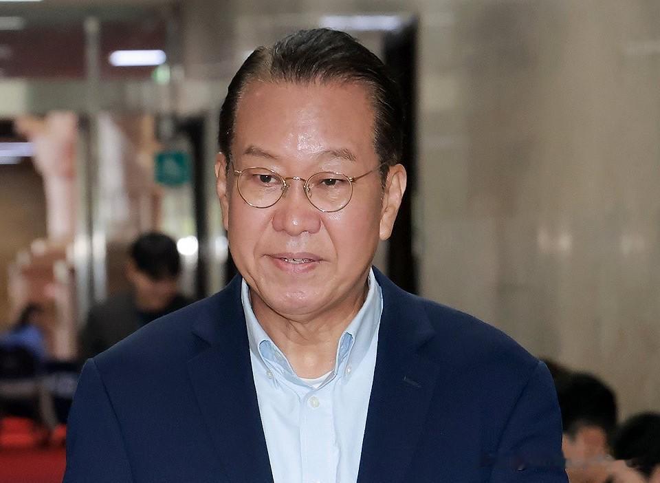 逼宫大戏上演！韩在野党元老公开要求张东赫下台，保守派内乱彻底藏不住7月15日