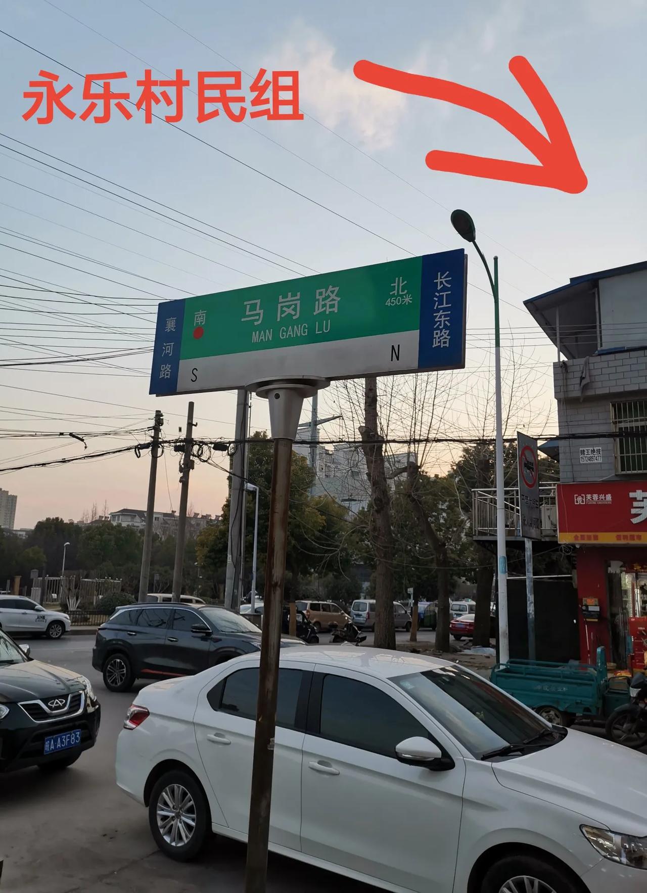 ［合肥龙岗路上的李鸿章父子三人］龙岗路是一条南北走向的道路，北至李鸿章的出生地