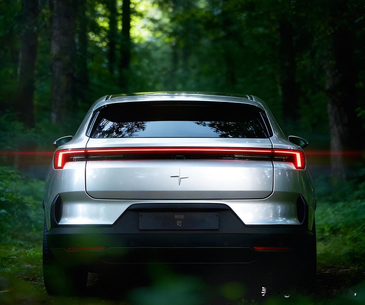 沃尔沃的设计就是顶，安全性拉满，性能拉满，颜值拉满，就是这个车在国内毫无存在感，