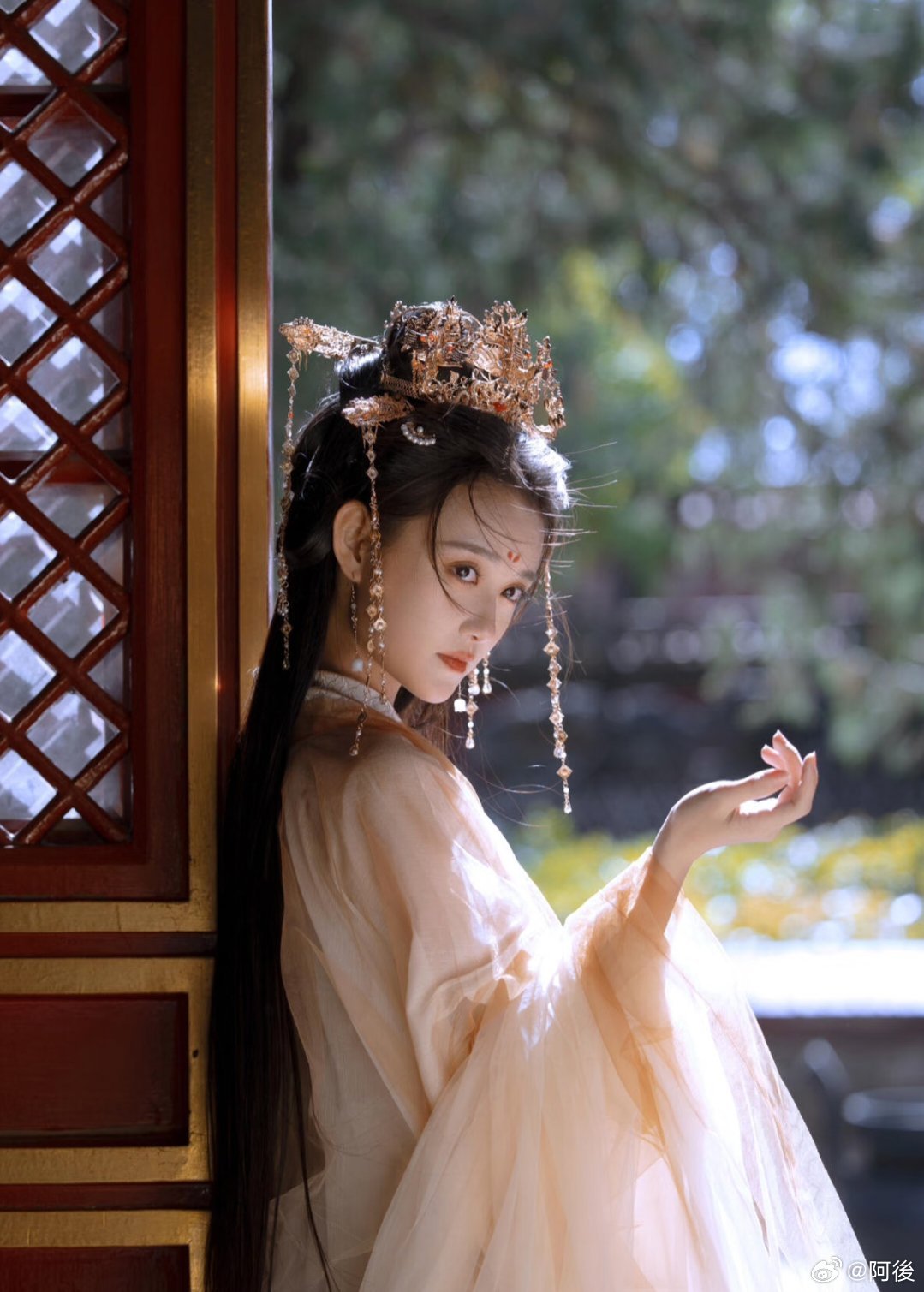 将门毒后现在孟子义那边疑似退出，空缺的女主位置瞬间成了“瓜田”，网友提名的艾米、