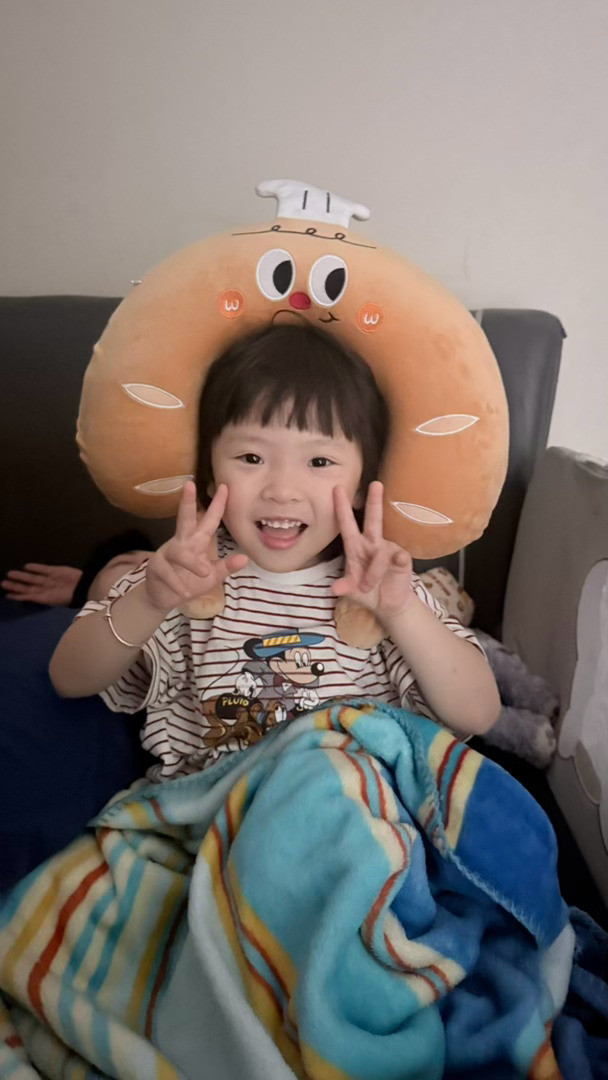 可爱小女孩​​​