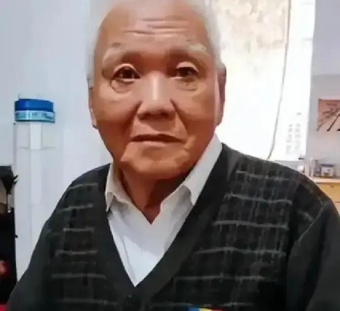 1944年,广西黄沙河前线,日军战车一步步逼近。团长在电话里吼:开炮!排长林竞远