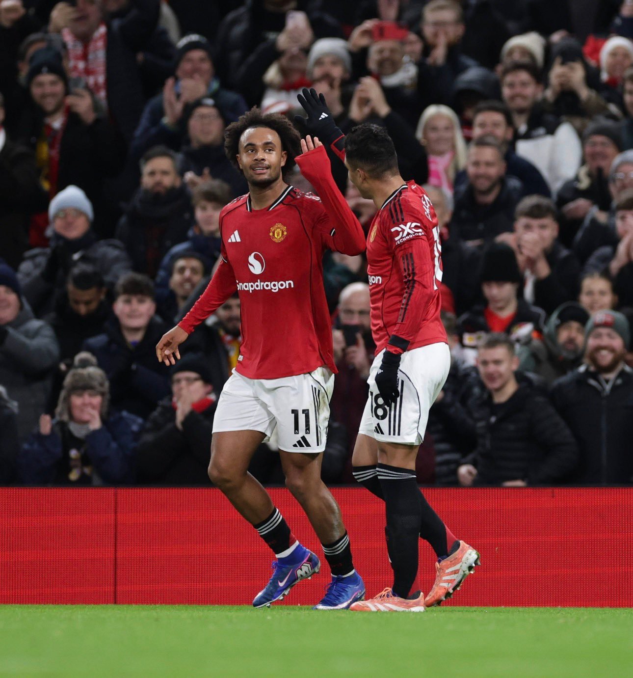 阿莫林：有时候少上几个前锋才能更好的进攻。2025年最后一战，齐尔克泽进球后，中