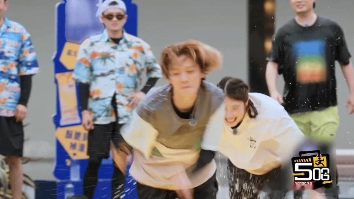 邓超是芭比爹地芭比是鹿晗吗公主抱鹿晗太轻松了哈哈哈哈哈超哥喜提新称号“芭比爹地