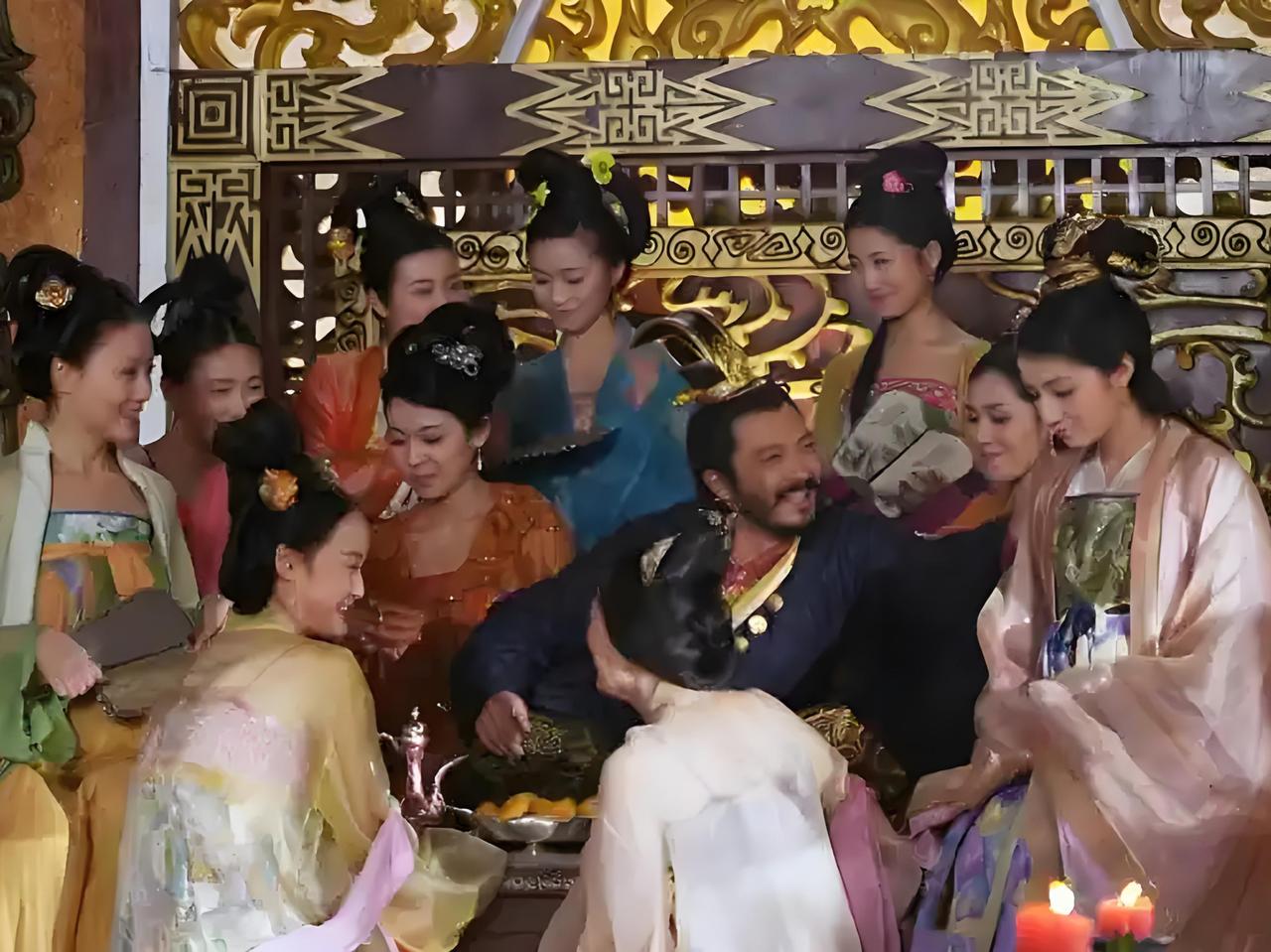 清朝紫禁城里有个让人费解的现象：只要前一晚被皇帝宠幸过的妃子，第二天早上走出寝宫