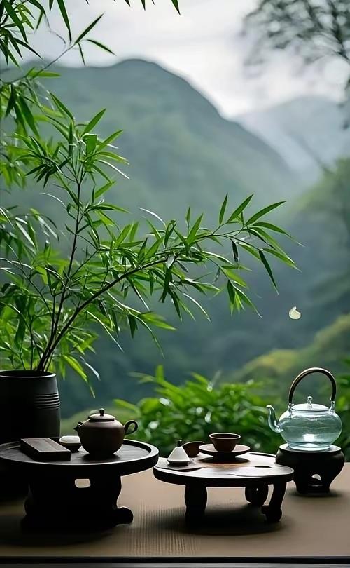 早安，你好！明日大暑，夏尽秋来。暑盛万物荣，极夏近三秋。蝉鸣起，暑气盛，一见