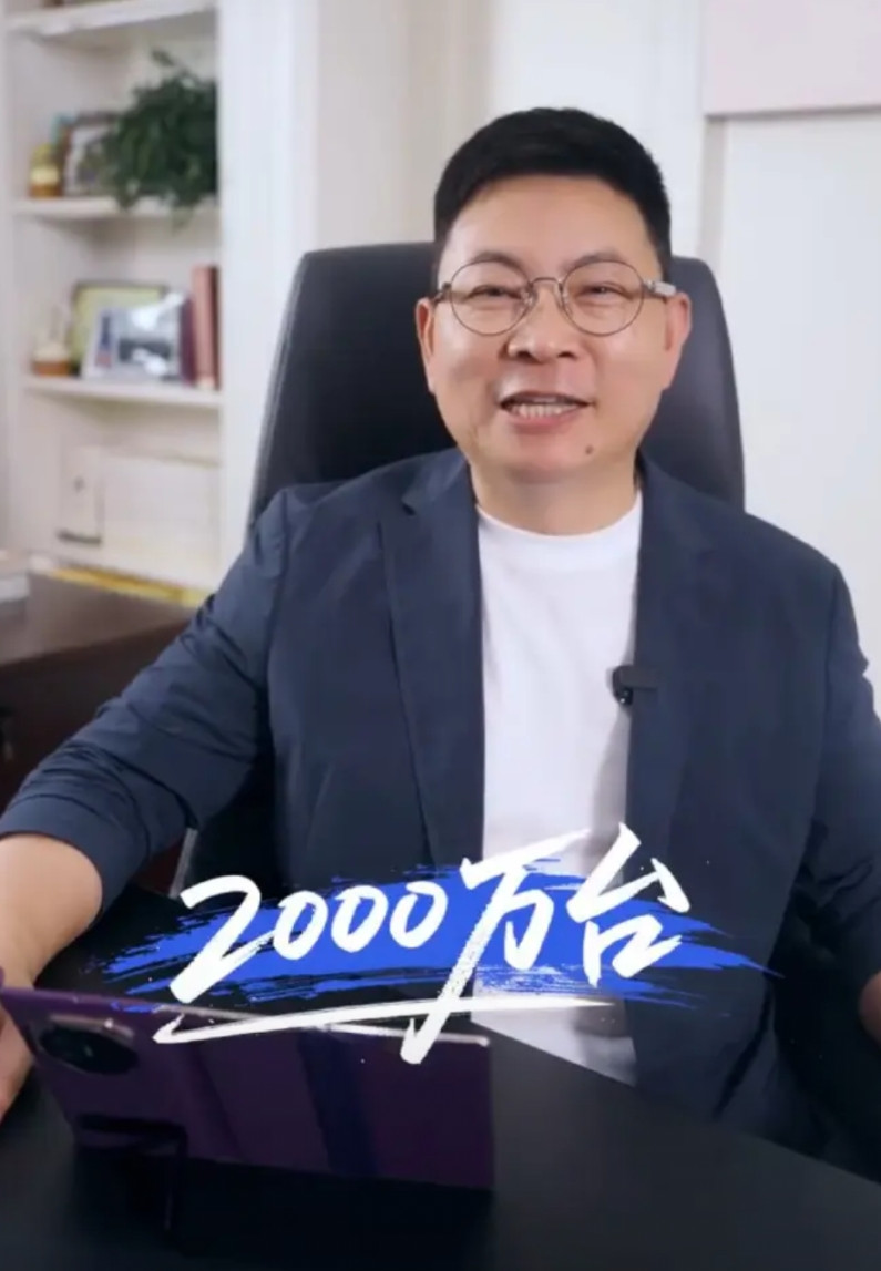 相比三折叠屏那些华而不实的花活，纯血鸿蒙的铺开速度才是最重要的事情，因为纯血鸿蒙