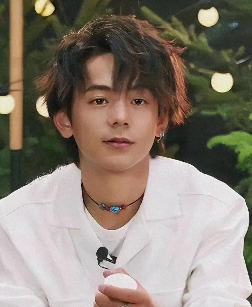丁真爆红6年再露面，判若两人！当年放弃千万签约选月薪3500国企被群嘲，六年过去