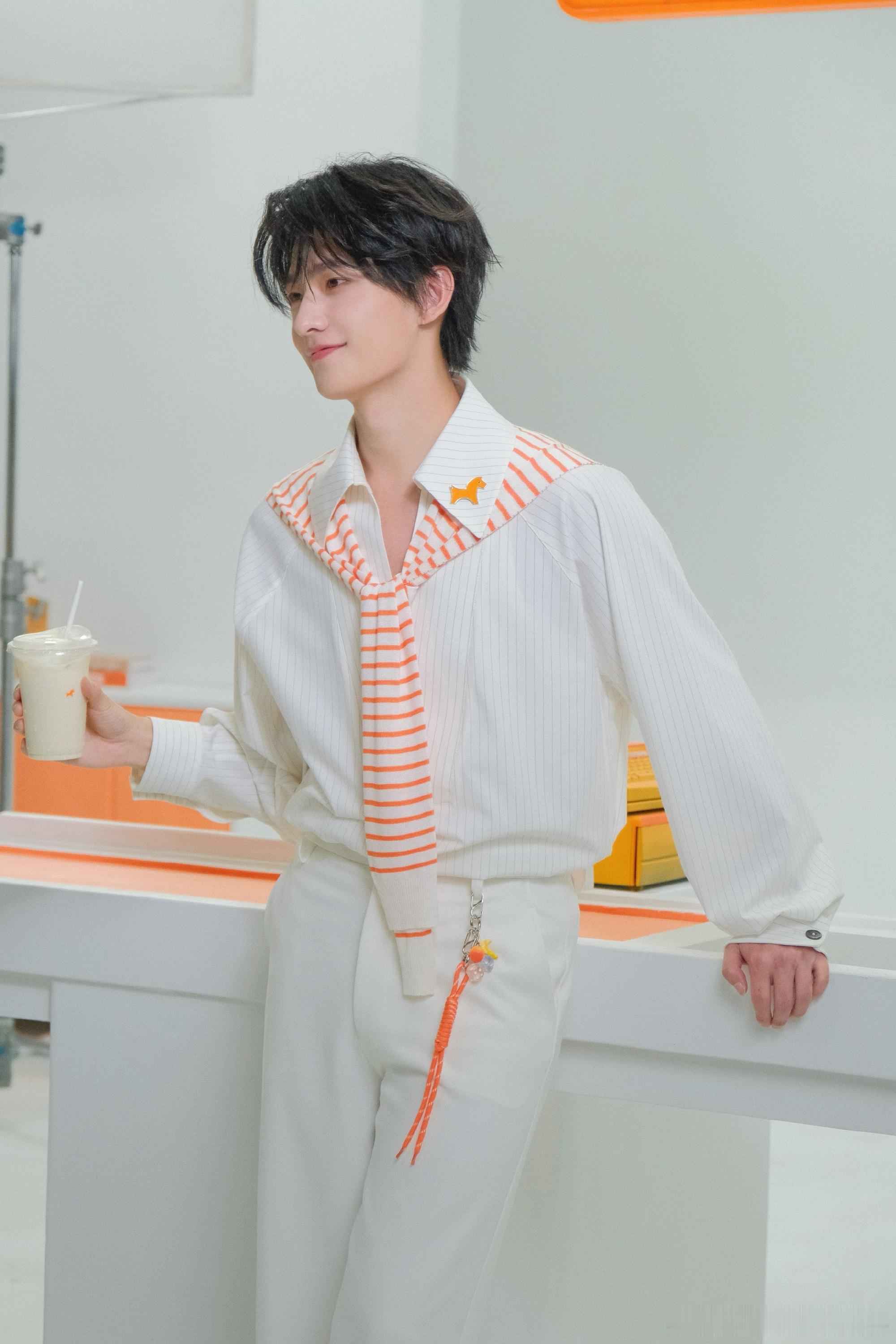 1、杨洋、章若楠、方逸伦主演的《雨霖铃》播前招商，预计5月下旬优酷开播。2、悬疑