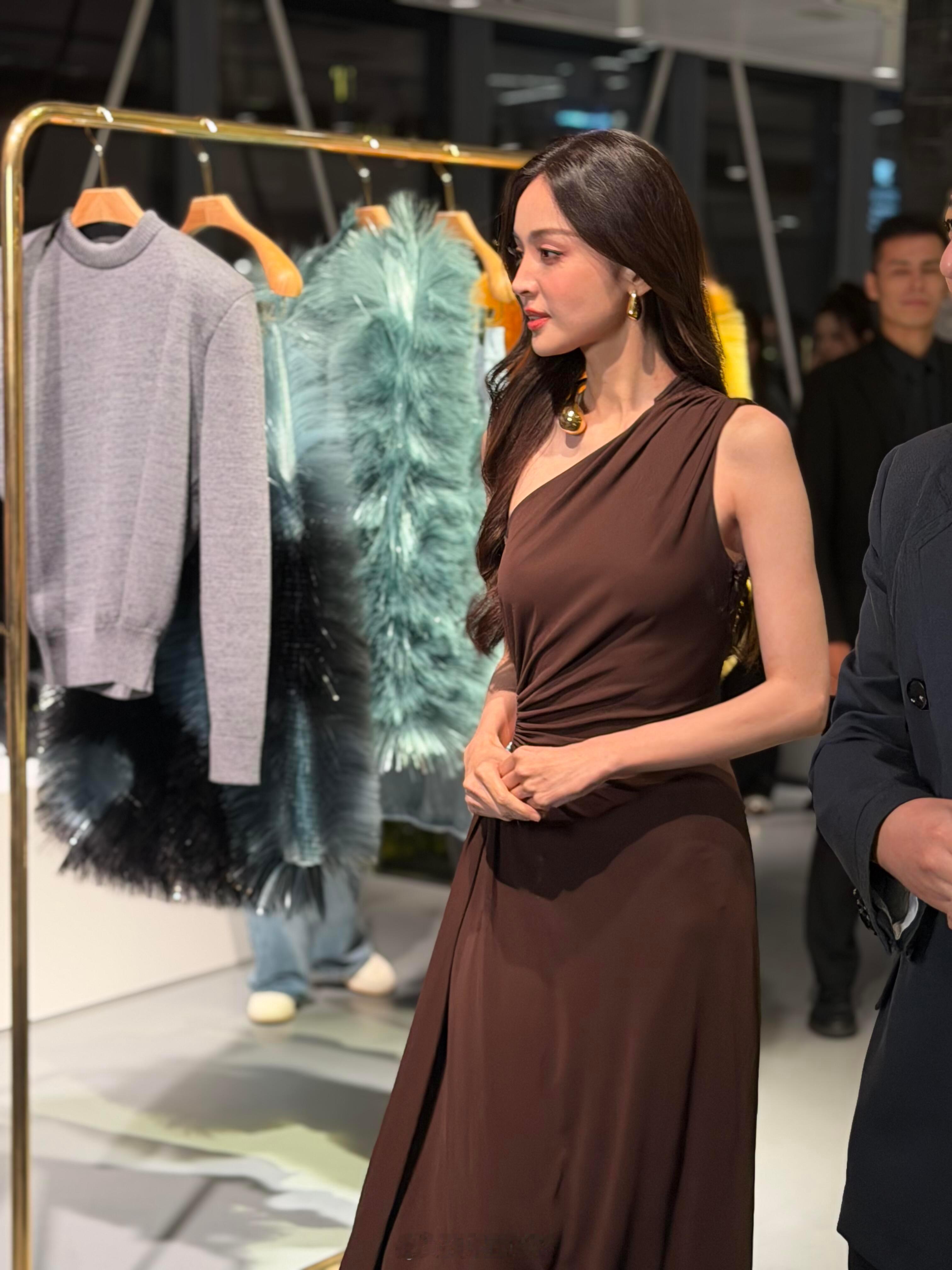 BV新品展娜扎神颜暴击