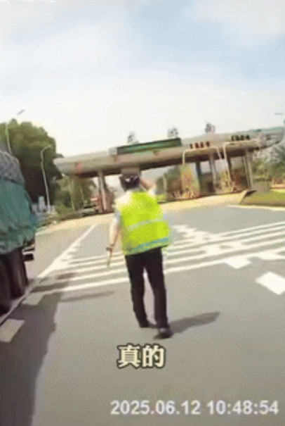 “必须点赞！”6月12日，浙江龙游，一位货车司机因为车子出现故障，只得临时停靠在
