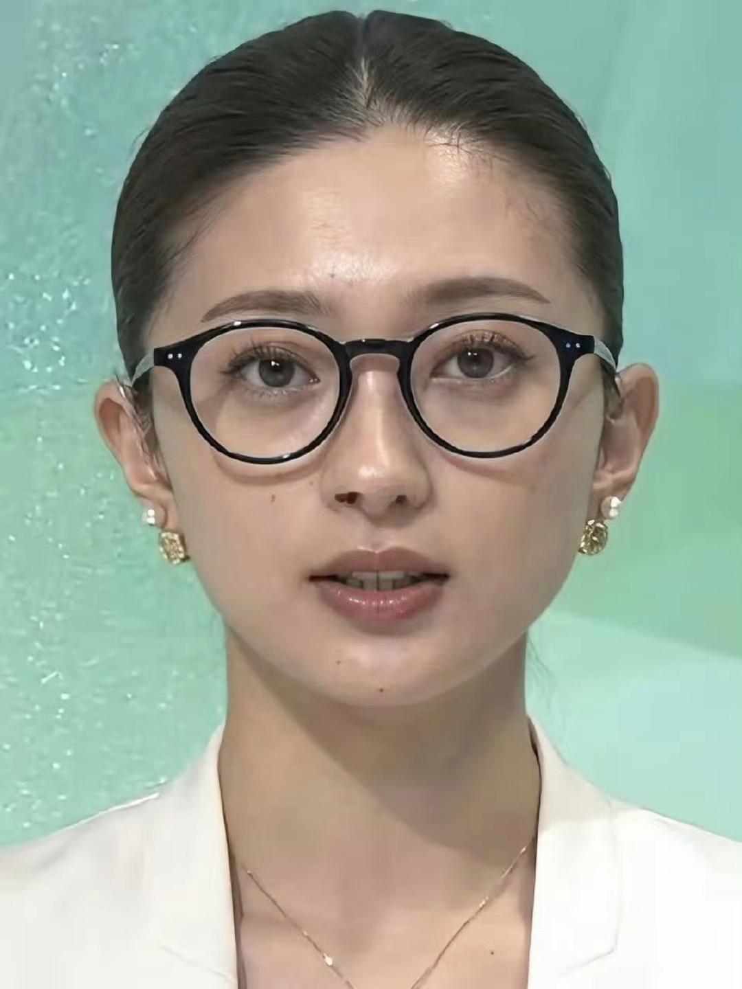 日本女主播因为素颜火了紧急地震新闻来不及化妆直接素颜出镜