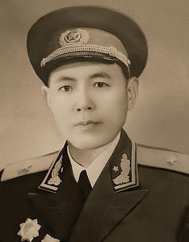 1949年，南京解放后，一个阔太太穿着旗袍来到了35军军部，对门口的哨兵说