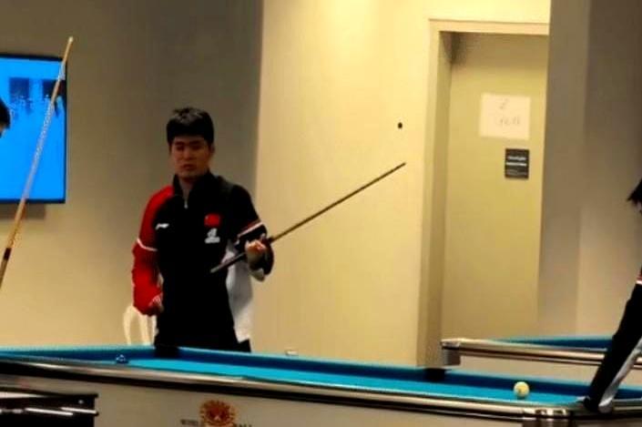 主力不在，王皓干脆把行李搬到中东。三站连轴转，他连回家喘口气的空档都省了。