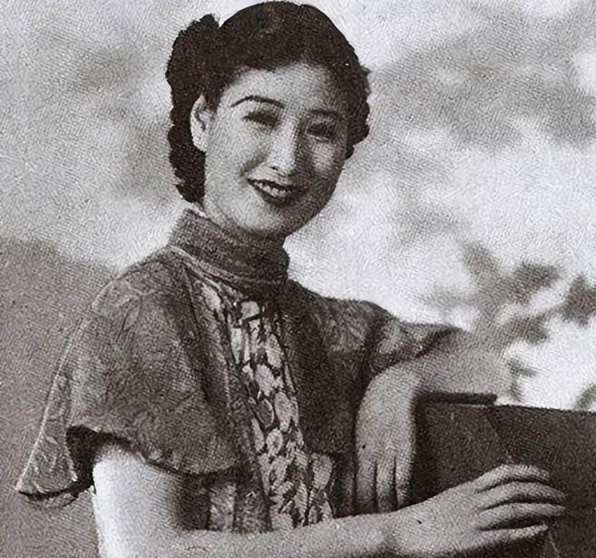1942年春，青帮头目吴四宝被日本人毒死，他的老婆佘爱珍哭得死去活来，没想到早就