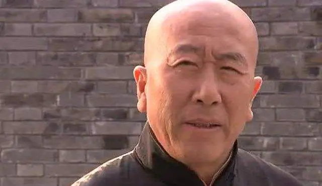 在《大宅门》剧中，王喜光是集宫奴、家奴、亡国奴一身的人。他做过太监，在<em>常公公</em>死后，被赶出宫门，后被白
