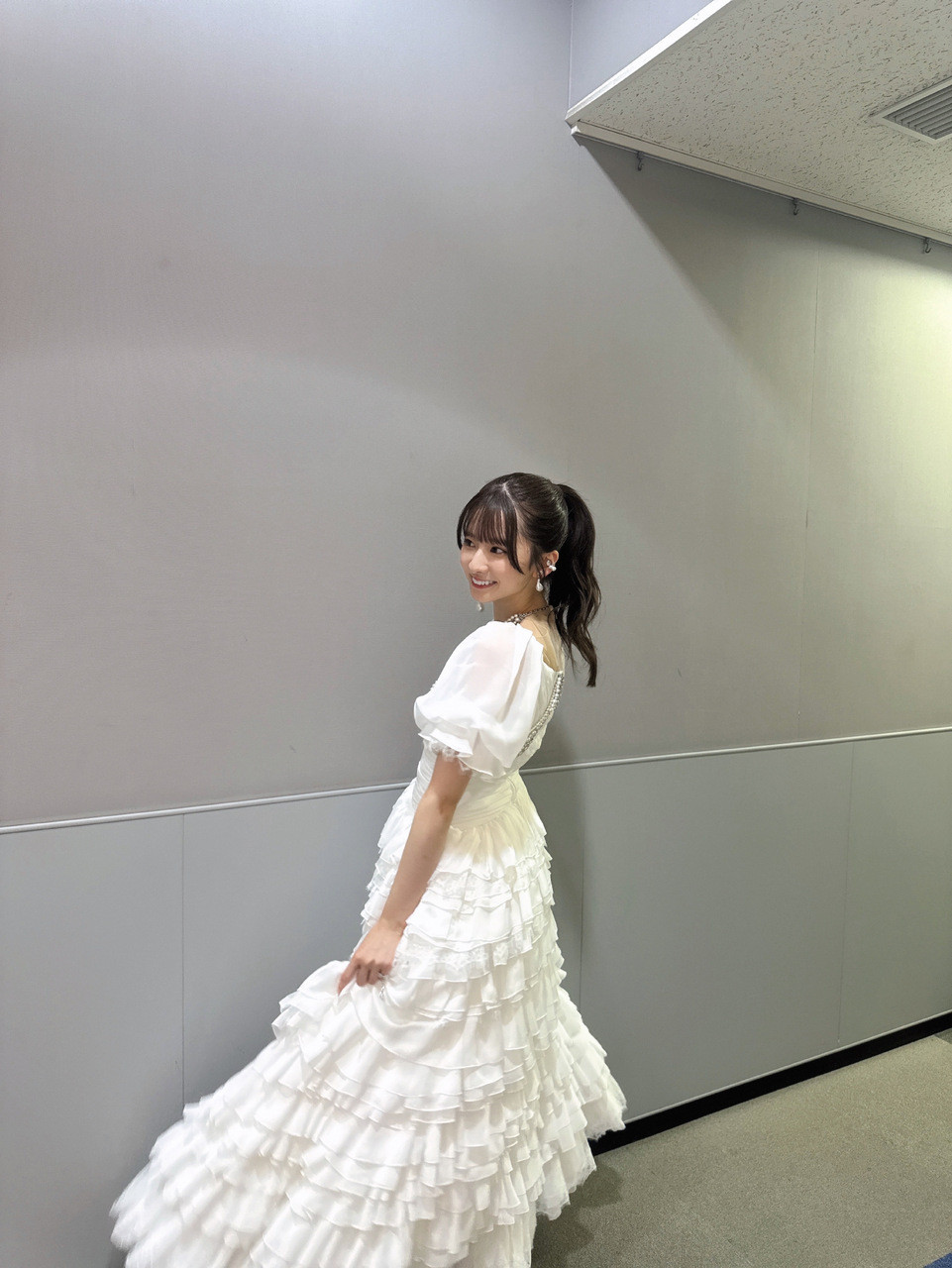 菅原咲月「意外と、全身写真撮ってなかった。なのでプロカメラマン（岡本さん）に撮っ