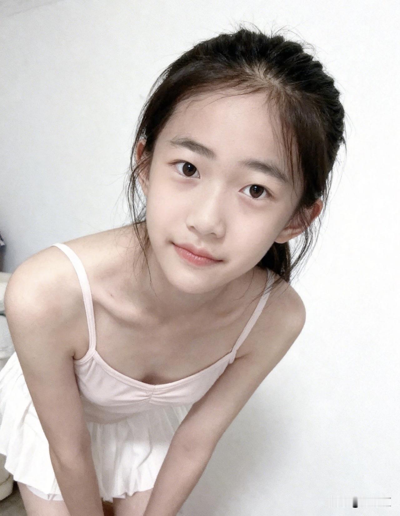 甜美的样子是否可以治愈你[比心][比心]温柔甜美少女甜美元气女孩温柔治愈款美