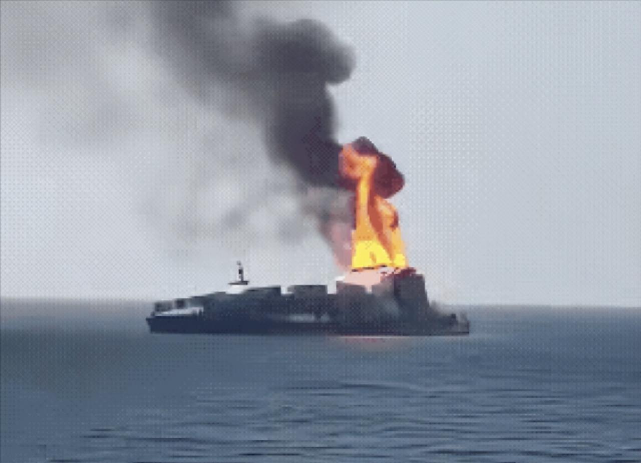 亚尼娜号集装箱船载重超10万吨，8月1日在黑海被炸沉，留给世人最后的镜头以示纪念