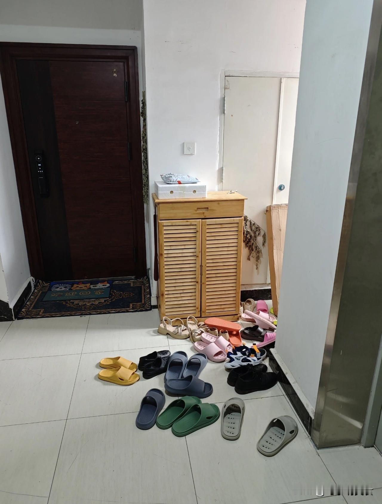 最好别和邻居太熟！太熟了就是仇人的开始！我们邻居是个大嫂，每次莫名其妙敲门送