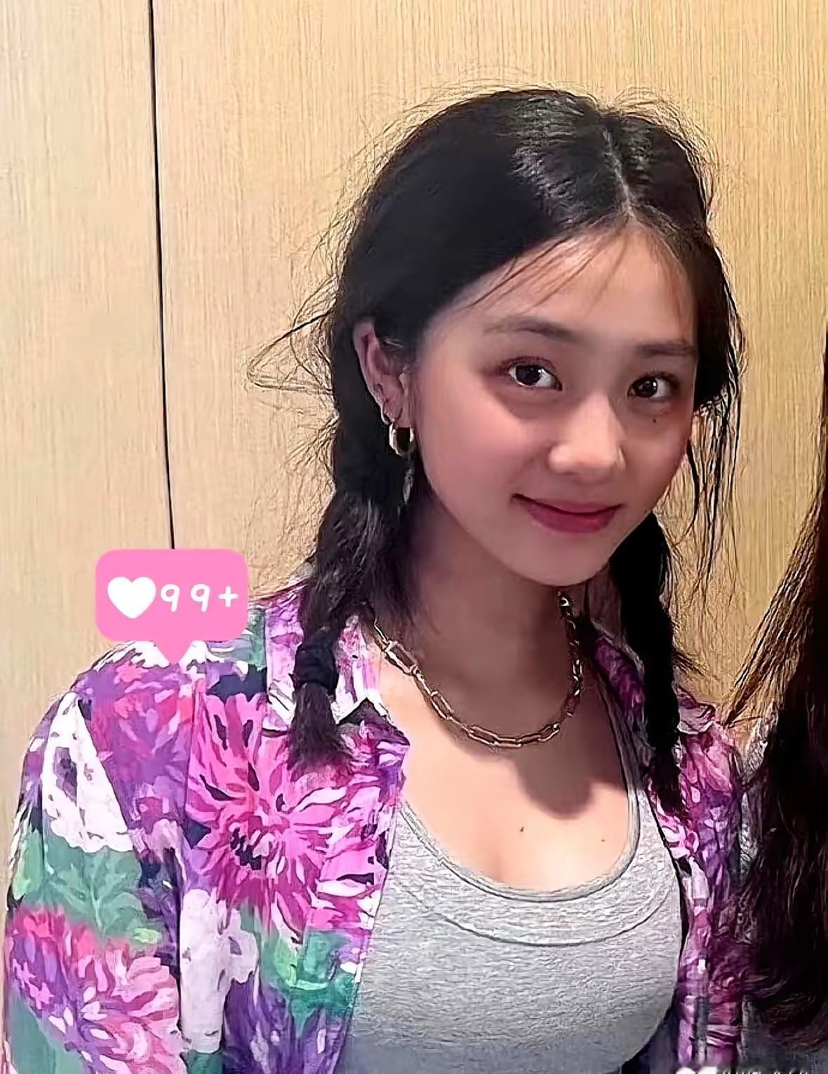 黄磊快愁死了吧？花大几百万送女儿去纽约顶尖大学读书，结果换来一身“三通一达”的