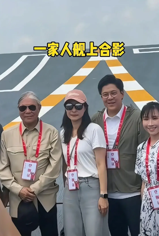 不得不说！霍震霆这公公当的太聪明了！这么重大的场合！竟然把“C位”留给儿媳