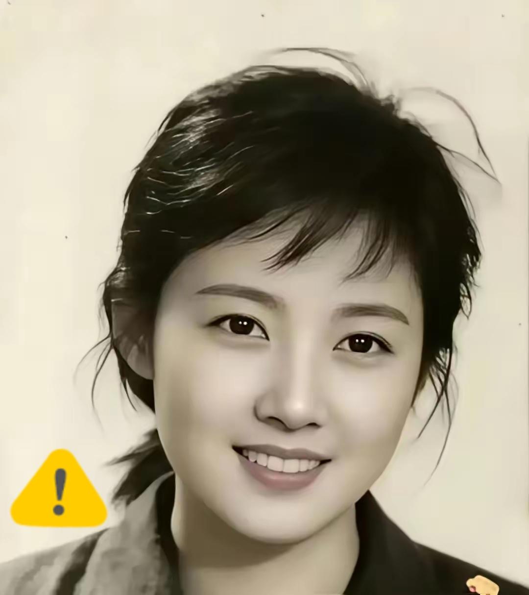 一位长相清秀的女大学生去上海面试。面试官问她：“1000个山是什么字？”女生