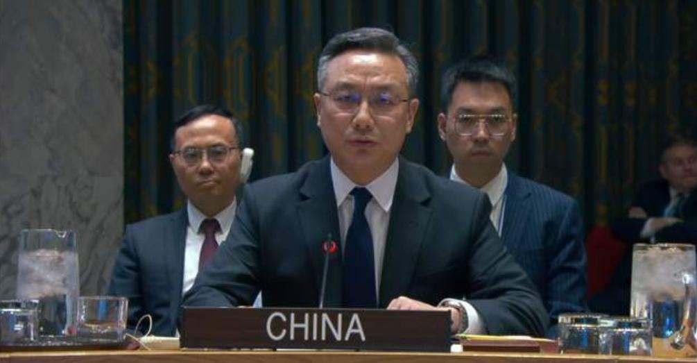 大快人心！安理会全票通过重磅决议，中方强硬表态：谁敢再伤害维和人员，绝不放过。6