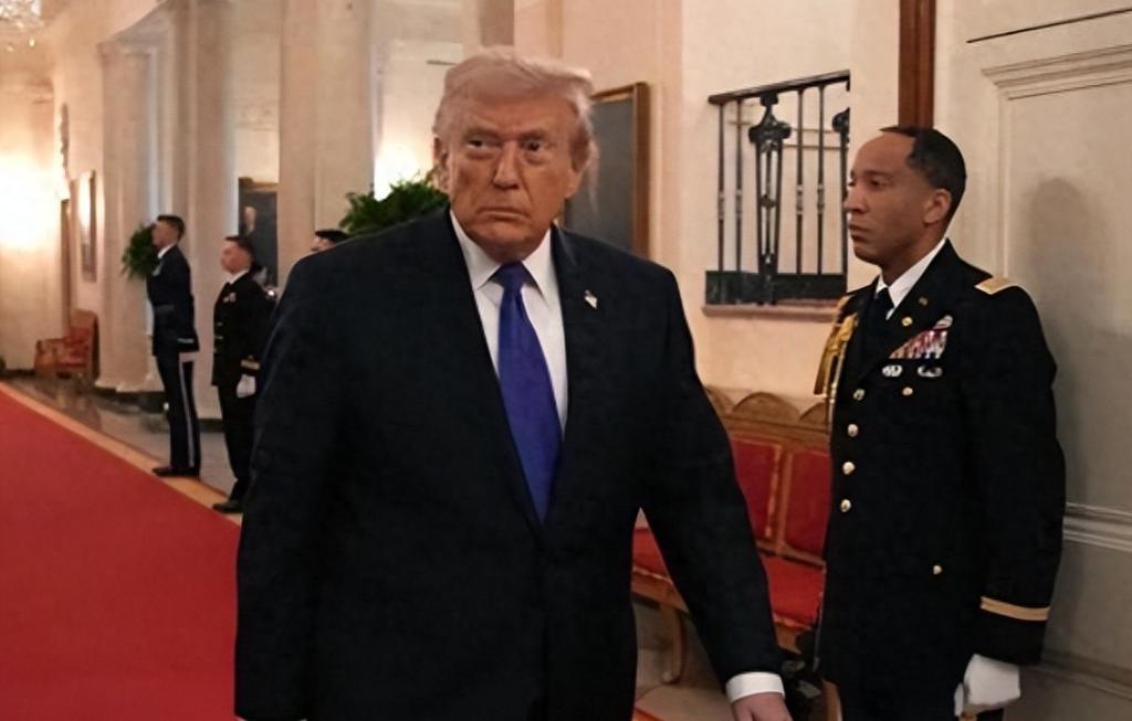 万斯一句话，算是把美国人的底裤给扒了个干净！他说两岸真统一了，美国经济得掉层