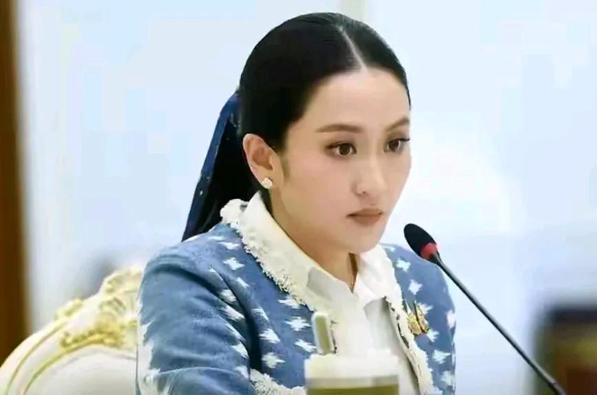 依照目前的形势来看，泰国王室对于佩通坦的复职一事似乎已经达成了共识。毕竟，军方确