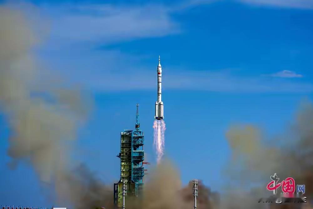 神舟二十号遭遇撞击诸多谜团初解当神舟二十号乘组完成在轨任务，正准备踏上回家