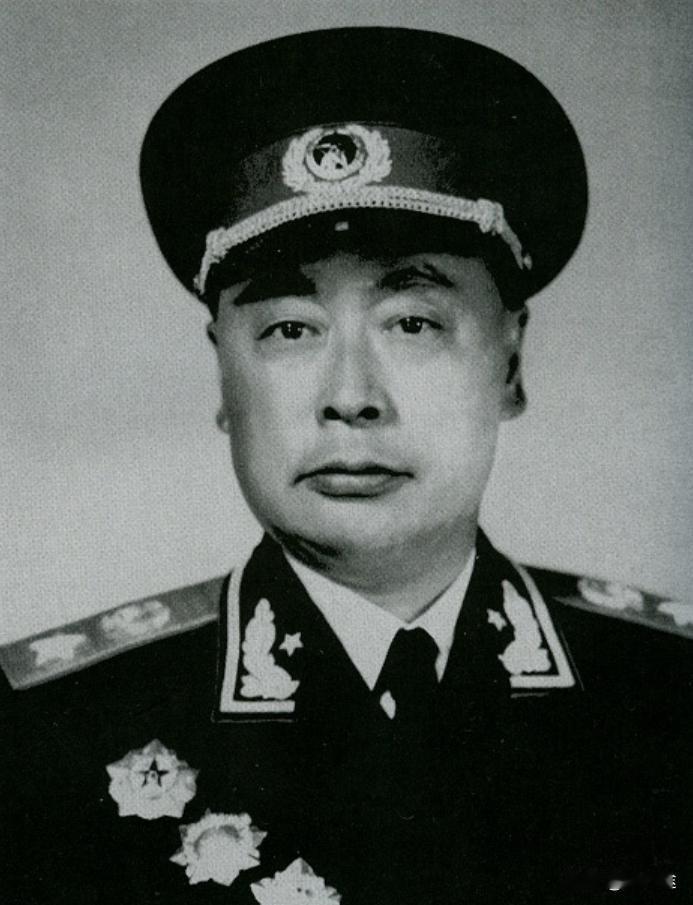 陈毅明明不符合授衔条件，为何周恩来力荐陈毅当元帅，还破了一例1955年秋天，