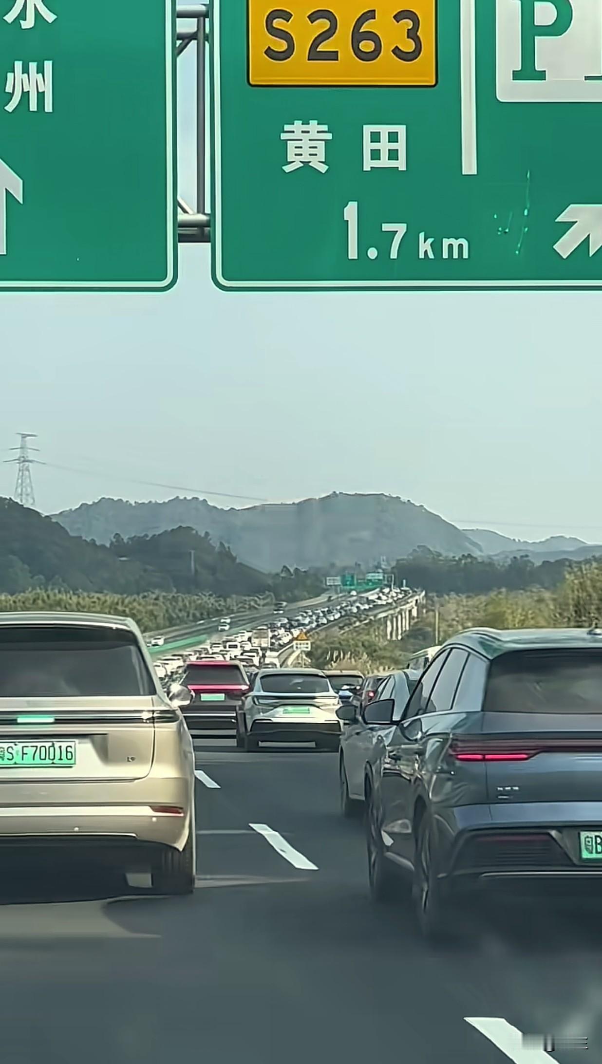 大家有没有发现，今年的返程是更加的堵了？我堂哥昨天晚上11点从广西出发回广州，到