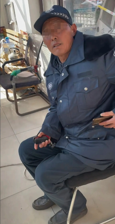 自从成都女子王某雅，在家门口被害案后出来后，小区的业主群里炸锅了，强烈要求几位6
