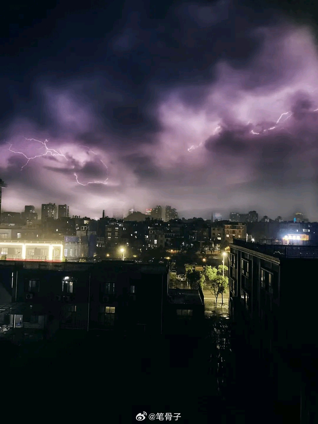 毛主席当年的警告成真！！！⚠️千万不能让美西方和平演变新套路得逞！毛主席当年就敲