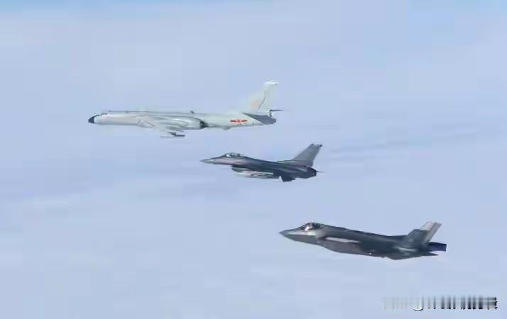 燃爆！外机亮导弹挑衅，解放军战机百米对峙教他守规矩军报实锤！东部战区战机远