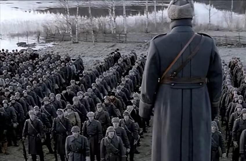 当年苏芬战争为什么芬兰仅3万兵力，面对苏联80万兵力，丝毫不逊色？当年前苏联斯大