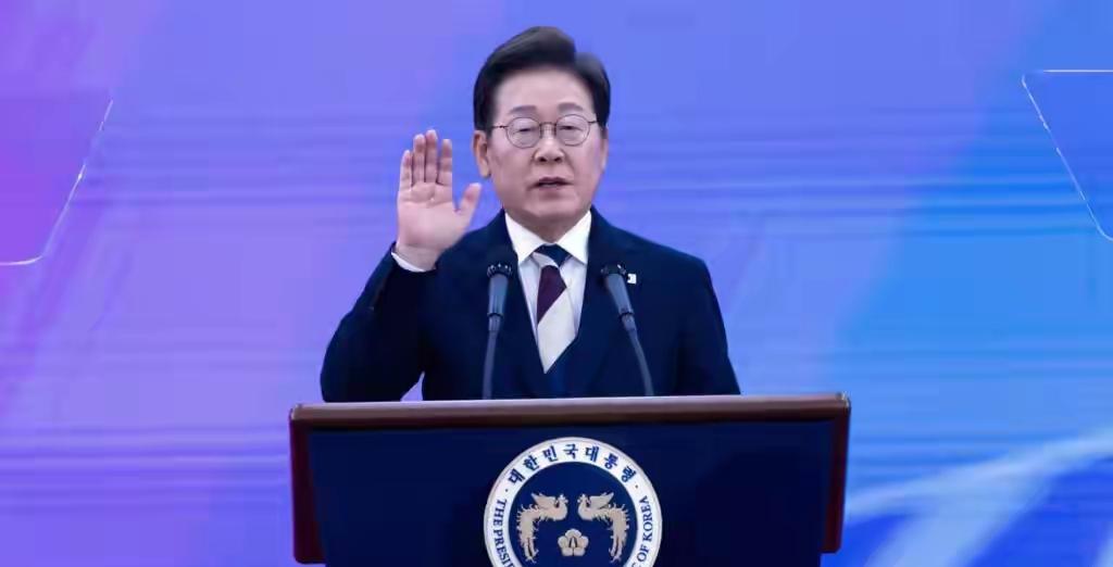 ​在韩国，检察官的侦查大权一直是总统的最大黑手，多名总统都是受检察官的调查和起诉
