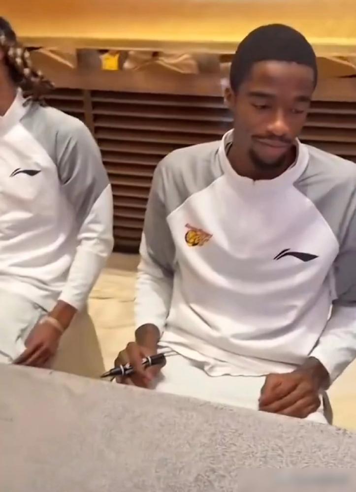 麦考尔首秀有望了！​今天下午，广东男篮在东莞举行新赛季出征仪式！其中麦考尔不