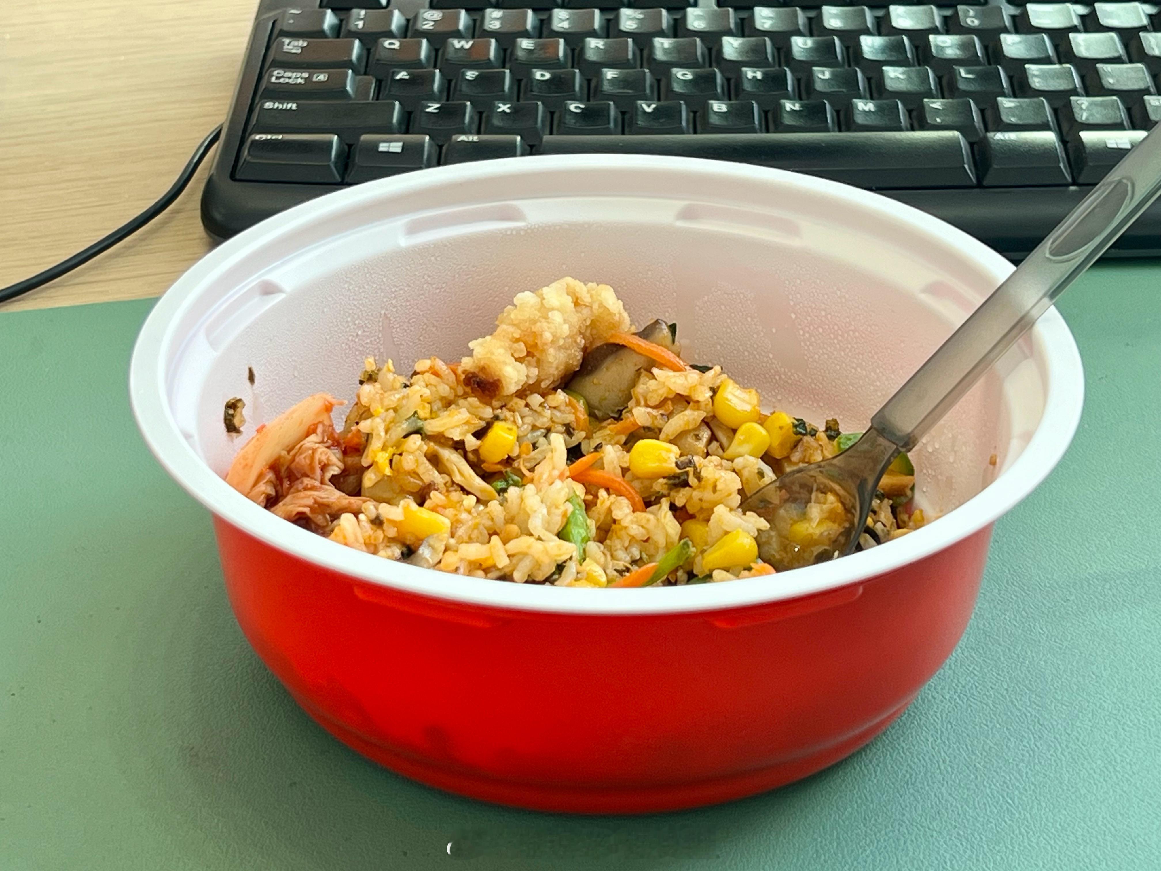 当石锅拌饭的“石锅”换成了“塑料碗”，感觉整个味道都变得不好吃了！所谓的情绪价值