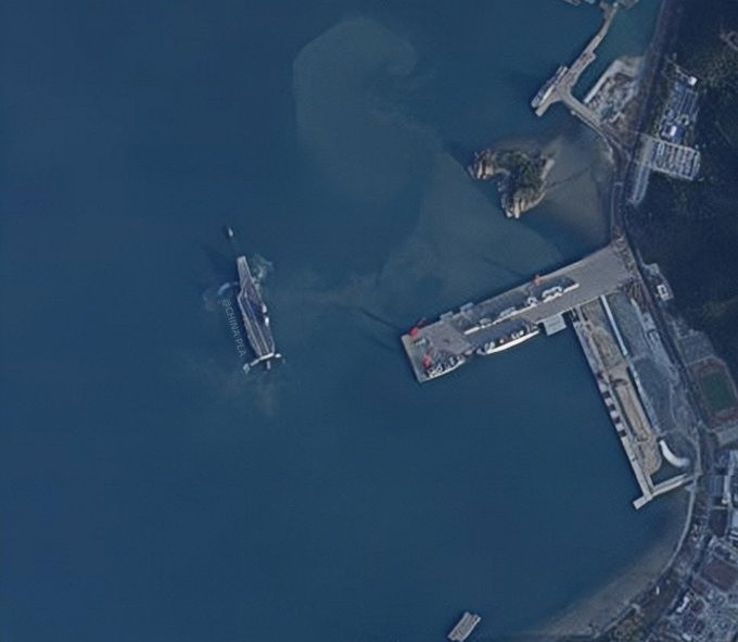 出意料，山东并未离港，而是首次进南部干船坞维护，结束必须北上几千公里维护的局面，